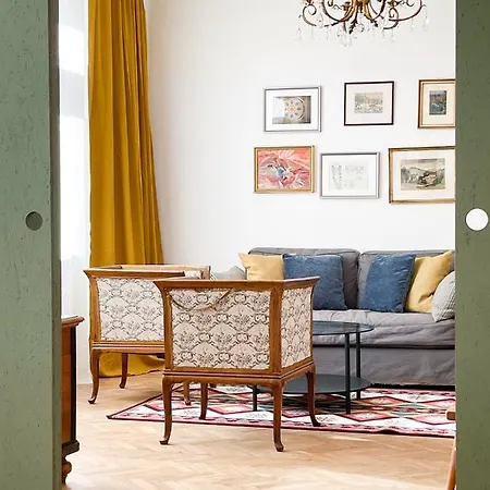 Turnkey I Vintage Terrace