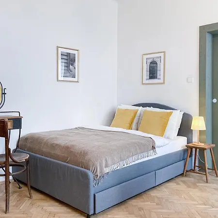 Turnkey I Vintage Terrace