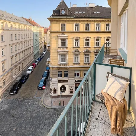 Turnkey I Vintage Terrace Prague