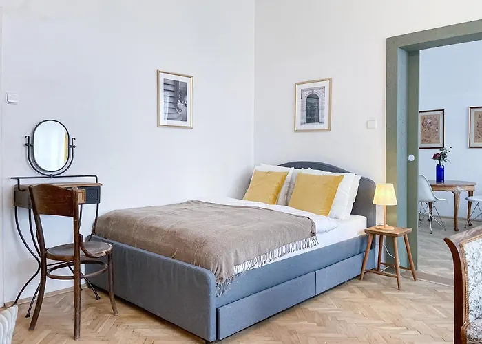 Turnkey I Vintage Terrace